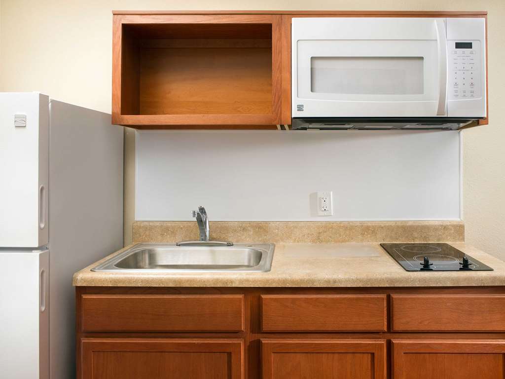 Woodspring Suites Houston I-45 Airtex Westfield Room photo